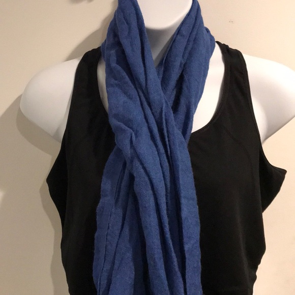 Blue wrap or scarf - Picture 2 of 3